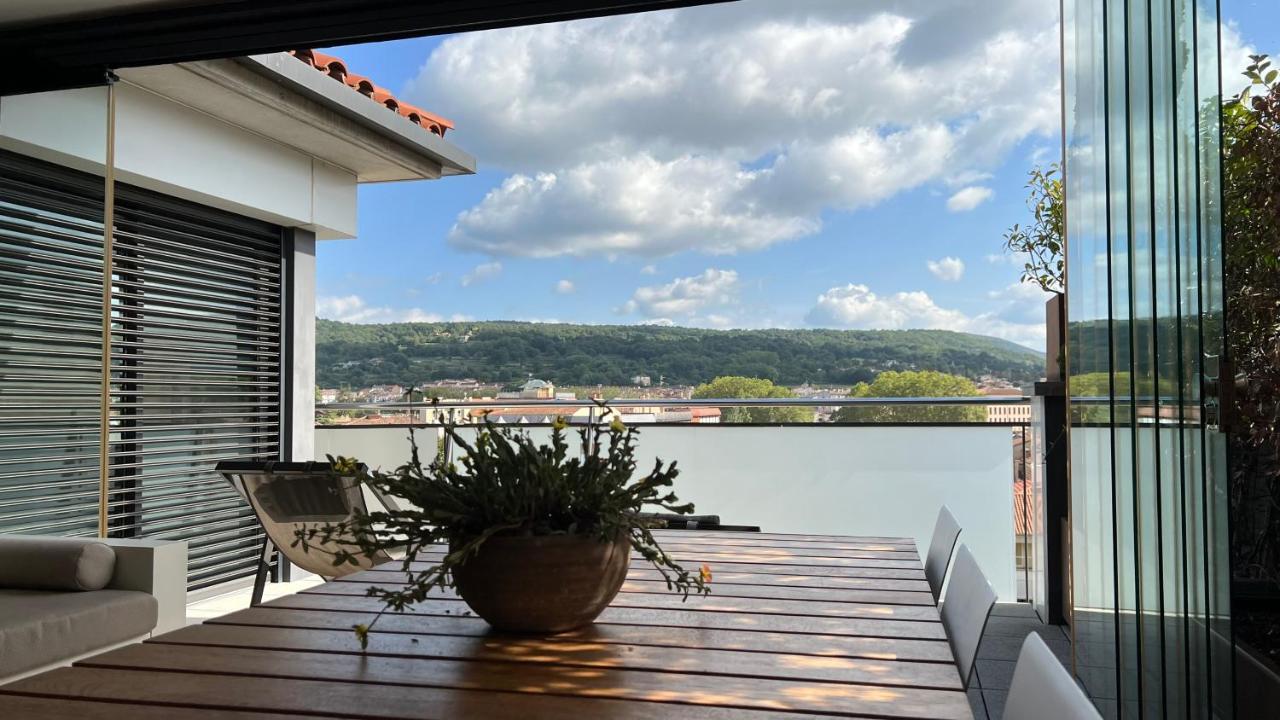 Atico De Diseno Con Terraza En El Centro De Olotアパートメント エクステリア 写真