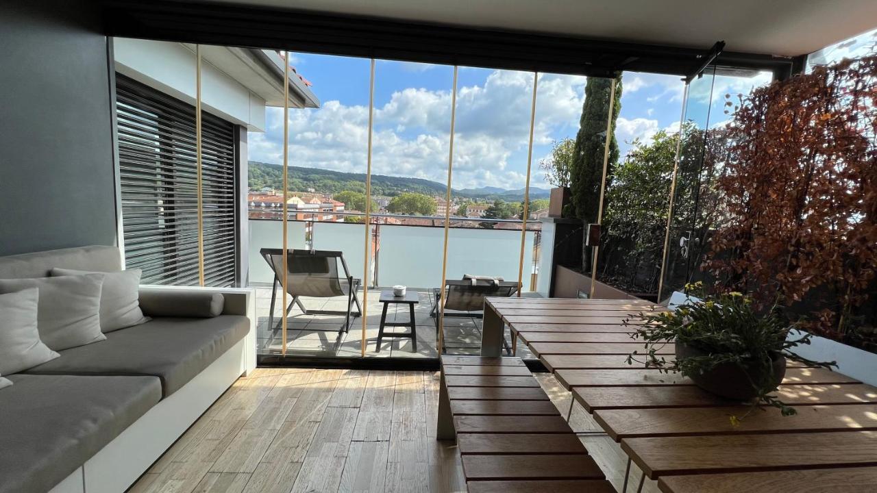 Atico De Diseno Con Terraza En El Centro De Olotアパートメント エクステリア 写真