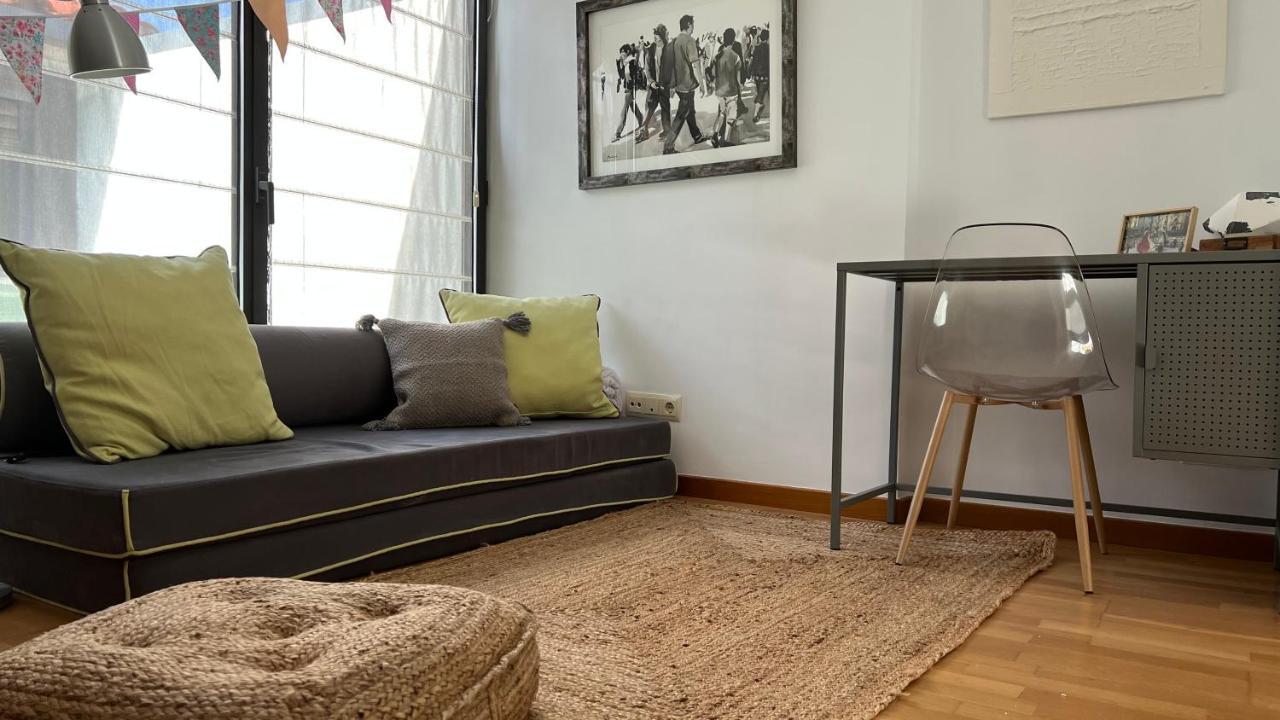 Atico De Diseno Con Terraza En El Centro De Olotアパートメント エクステリア 写真